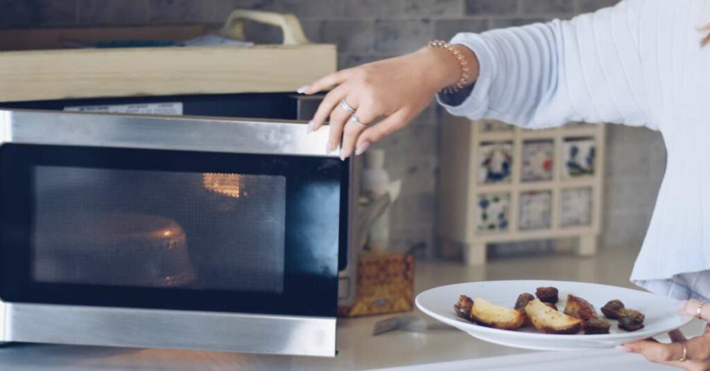 Is It Bad To Eat Microwaved Food Every Day? Cooking Detective