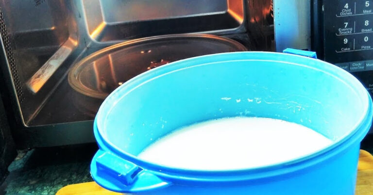 How to Warm Up Milk in Microwave (3 Easy Steps)